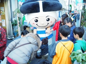 東大阪市マスコットキャラクター「トライ君」はどこにいっても大人気
