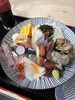 ちょうどいい海鮮丼　1,800円「🏖️夏休みスタート🌻　みなさまのご来店お待ちしてます✨」