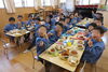 保育室での昼食「3月１２日５才児さんのお別れ会がありました。」