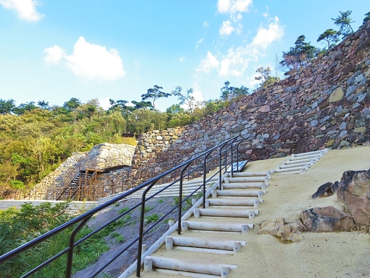 見よ！1350年の時を経て復元された屋嶋城の勇姿を！！