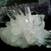 「最高級の水晶クラスターです(*´∇｀*)・・・ 透明でキラキラと輝いてレインボーも入っています(*^_^*)」