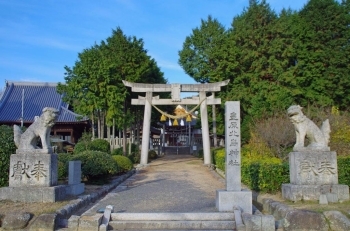 【豊原北島神社・社頭】<br>神仏習合の名残、正月は餘慶寺との両参りで賑わう