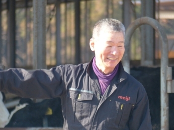 藤原牧場のご主人の藤原氏「今日はようこそ！待ってたよ！」と笑顔で園児たちを迎えてくれました。