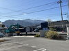 会社の駐車場「今日は徒歩通勤です。いつもと違う景色が見られて、新鮮でいい気持ちになります。」