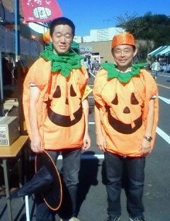 スタッフもハロウィン仕様に。