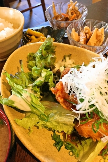 定食のご飯と味噌汁はお替りOK
お腹一杯になってください「和dinning MOSH」