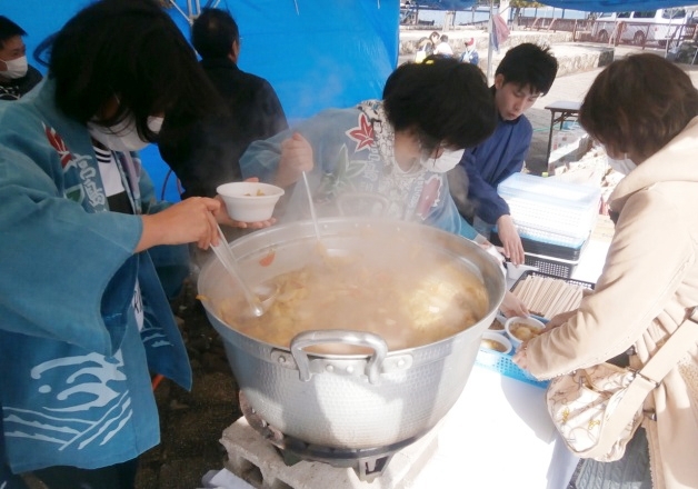 ※宮島かき祭り「かきの土手鍋コーナー」の様子