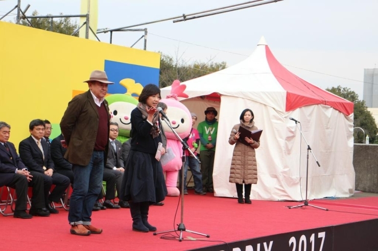 テレビの食レポでもお馴染みになった「マッキー牧元さん」と野菜を作るアナウンサー「小谷あゆみさん」の特別審査員賞でしたよ♪