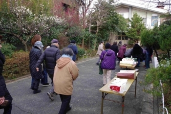 開店と同時にお目当ての野菜へ