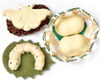 これがNEW！かいこの一生　３個入り「やっと暑さも落ち着きましたね。チョコは暑いとダメですからという事で前回入荷した時に大人気の蚕チョコレート。問い合わせも多くいただいきましたのでついに入荷！かいこの王国！今回は2種類あります。八王子」