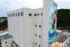 建物の壁一面に彩り豊かなアート「（株）マリン大王様／外壁塗装改修工事ビフォーアフター」