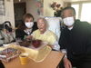 食堂での1枚「ご家族様と1枚(๑•̀ㅂ•́)و」