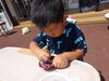 すり鉢を使って「麻生幼稚園の科学者たち」