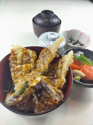 穴子天丼「   ○・。＊　週替わりアザレアランチ　＊。・○」