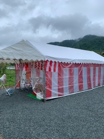 八本松の地鎮祭「東広島市西条中央、東広島市八本松での大きいタイプの地鎮祭でした。夕日に映える姿も、雨に打たれる姿も、いいですね！レンタルほり」