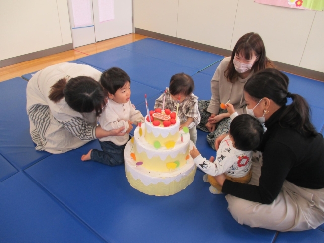 ロウソク　「フーー」「今日はお誕生日会がありました。」