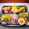 変わり商品　ブダイフライ＆エビフライ＆カニクリームコロッケ＆チキン＆カレー「7月27日のお弁当」