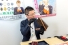 査定中の店長「【正社員募集】未経験から挑戦できる！買取店の店長候補（周南市　求人）」