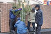 切った竹をその後ろに松を「地域の方が立派な門松を作ってくださいました。」