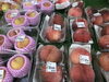 新鮮果物「たくさんの野菜や果物が揃ってま～す！」