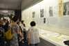 語り部さん館内案内の様子「令和2年度舞鶴引揚記念館「語り部養成講座」 受講生を募集します！」