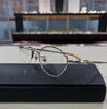 2本共にテンプルに飾りパールがデザインで付いています「枚方のOpticalメガネサロンに入荷したFURLA。一級眼鏡作製技能士が調整します。」