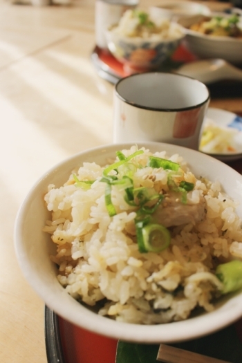 里芋とじゃことワカメの炊き込みご飯<br>里芋がほわほわで美味しい♪