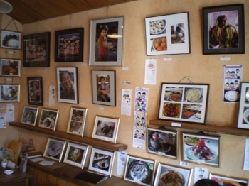 壁いっぱいに写真とレシピが
展示されています。