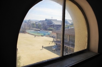 窓から外を覗くと西本願寺が見えました。