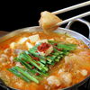 とろける牛もつと秘伝のスープ「炭火焼鳥ともつ鍋で一杯いかがですか？人気メニューのご紹介」