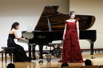 秋本さんの美しい歌声と羽賀さんのピアノの音色に会場の皆さんはうっとり～！！