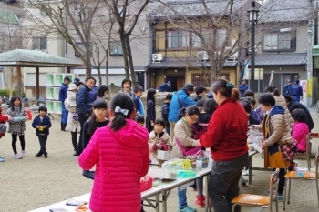 おはじきを握りしめて、わくわくお買い物