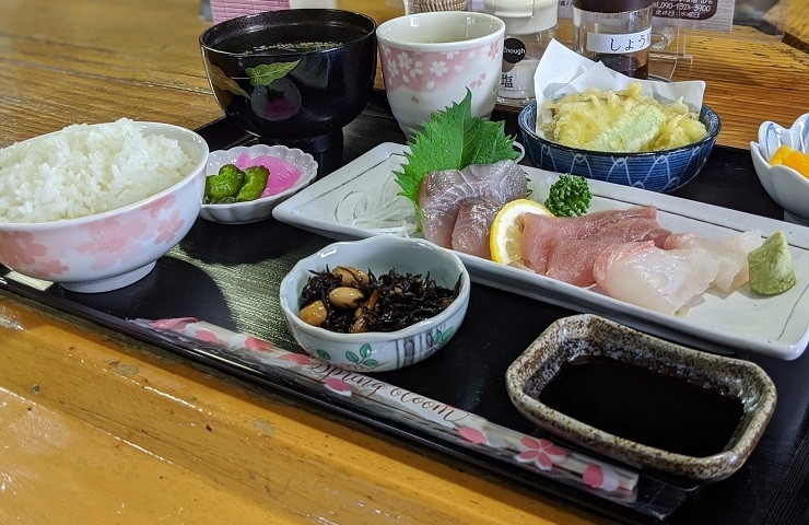 西条市 三津屋南 居酒屋さくらさんで瀬戸内海の魚を存分に使った刺身定食を頂きました 西条のランチおすすめ店 まいぷれ 西条市