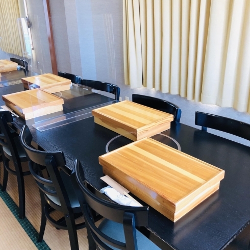 間隔をあけておりますのでゆっくりとお食事が出来ます「ご法事・ご慶事・ご会食のお料理をお届け致します。」