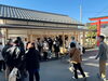 「境内に心地よく響く巫女バイオリニストの生演奏♪立石『五方山熊野神社』さんの初詣は大賑わい！茅の輪くぐりをしてのご祈願参拝！キッチンカーハミングバード東京さんも出店！2025年（令和7年）1月1日元旦」