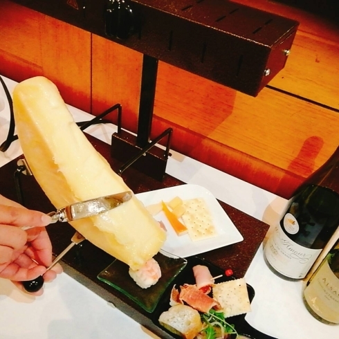 「ラクレットチーズ・・・日本ワイン・・・」