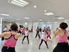 インストラクターと対面で踊ります♪「10月は世界的な乳がん啓発月間です🎗️ピンクリボンクラスで検診の大切さを願う1日となりました★中里・相 浦ICから1分」