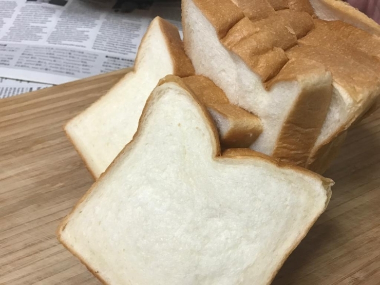 ソワール　特製食パン　1斤　￥378（税込）