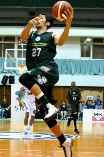 石塚選手はシーズンを通して高いシュート成功率を誇る。