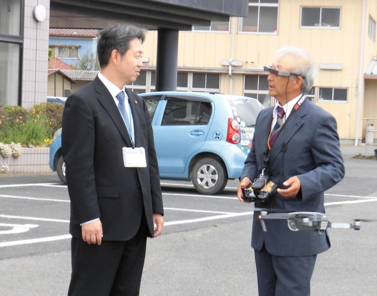 今日は風があるのに上空12mの位置でも、ブレのない映像には、ビックリしました。と、鈴木市長もコメントしていました。