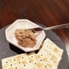 ビーフレバーペーストとクラッカー