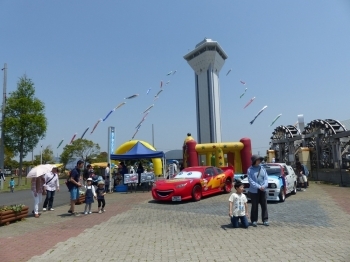 NATS日本自動車大学校からは、カスタマイズされた車の展示されていました。