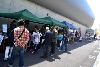 屋外駐車場に出店されていた飲食ブース