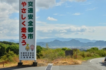 この看板が目印（この看板の上です）