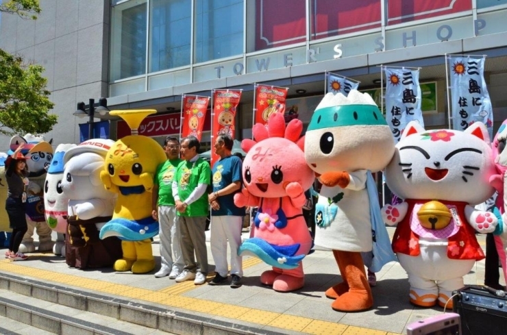 三島本町タワー前で誕生日会を開催