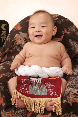 最近の赤ちゃんの衣装人気No,1のよこづなさん「赤ちゃんの100日の記念写真⭐︎」