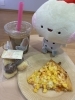食べ物コーナーのピザとタピオカドリンク、クッキー「ファミール産院ふなばしで夏のこども縁日＆新病棟内覧会が開催されました🎉」