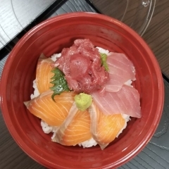 サーモン・マグロ丼