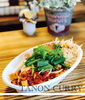 お持ち帰りも出来ます。写真はパッタイ（米麺のタイ焼きそば）。「TANON CURRY（タノンカレー）」