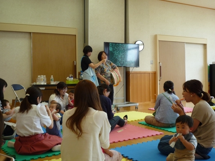 茨城県歯科衛生士会の竹中先生が、正しい歯の磨き方を教えてくれました。